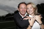 Amsterdam 11 september 2018
Het volledige team van hardlopers voor Only Friends bestaat uit tien personen: zanger Robert Leroy, chef-kok Ramon Beuk, ex-voetbalster Anouk Hoogendijk, eSporter Koen Weijland, Carlos Platier (judoka en winnaar Expeditie Robinson 2017), JoÃ«lle Witschge (deelneemster Expeditie Robinson), huisarts/schrijver/vlogger Rutger Verhoeff, social media influencer Jamie de Boer, Maup van den Berg en Stefan Valk. Ze gaan de marathon van New York lopen.