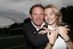 Amsterdam 11 september 2018
Het volledige team van hardlopers voor Only Friends bestaat uit tien personen: zanger Robert Leroy, chef-kok Ramon Beuk, ex-voetbalster Anouk Hoogendijk, eSporter Koen Weijland, Carlos Platier (judoka en winnaar Expeditie Robinson 2017), JoÃ«lle Witschge (deelneemster Expeditie Robinson), huisarts/schrijver/vlogger Rutger Verhoeff, social media influencer Jamie de Boer, Maup van den Berg en Stefan Valk. Ze gaan de marathon van New York lopen.