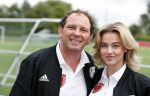 Amsterdam 11 september 2018
Het volledige team van hardlopers voor Only Friends bestaat uit tien personen: zanger Robert Leroy, chef-kok Ramon Beuk, ex-voetbalster Anouk Hoogendijk, eSporter Koen Weijland, Carlos Platier (judoka en winnaar Expeditie Robinson 2017), JoÃ«lle Witschge (deelneemster Expeditie Robinson), huisarts/schrijver/vlogger Rutger Verhoeff, social media influencer Jamie de Boer, Maup van den Berg en Stefan Valk. Ze gaan de marathon van New York lopen.