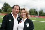 Amsterdam 11 september 2018
Het volledige team van hardlopers voor Only Friends bestaat uit tien personen: zanger Robert Leroy, chef-kok Ramon Beuk, ex-voetbalster Anouk Hoogendijk, eSporter Koen Weijland, Carlos Platier (judoka en winnaar Expeditie Robinson 2017), JoÃ«lle Witschge (deelneemster Expeditie Robinson), huisarts/schrijver/vlogger Rutger Verhoeff, social media influencer Jamie de Boer, Maup van den Berg en Stefan Valk. Ze gaan de marathon van New York lopen.