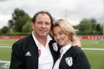 Amsterdam 11 september 2018
Het volledige team van hardlopers voor Only Friends bestaat uit tien personen: zanger Robert Leroy, chef-kok Ramon Beuk, ex-voetbalster Anouk Hoogendijk, eSporter Koen Weijland, Carlos Platier (judoka en winnaar Expeditie Robinson 2017), JoÃ«lle Witschge (deelneemster Expeditie Robinson), huisarts/schrijver/vlogger Rutger Verhoeff, social media influencer Jamie de Boer, Maup van den Berg en Stefan Valk. Ze gaan de marathon van New York lopen.