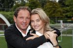 Amsterdam 11 september 2018
Het volledige team van hardlopers voor Only Friends bestaat uit tien personen: zanger Robert Leroy, chef-kok Ramon Beuk, ex-voetbalster Anouk Hoogendijk, eSporter Koen Weijland, Carlos Platier (judoka en winnaar Expeditie Robinson 2017), JoÃ«lle Witschge (deelneemster Expeditie Robinson), huisarts/schrijver/vlogger Rutger Verhoeff, social media influencer Jamie de Boer, Maup van den Berg en Stefan Valk. Ze gaan de marathon van New York lopen.