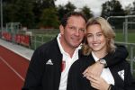 Amsterdam 11 september 2018
Het volledige team van hardlopers voor Only Friends bestaat uit tien personen: zanger Robert Leroy, chef-kok Ramon Beuk, ex-voetbalster Anouk Hoogendijk, eSporter Koen Weijland, Carlos Platier (judoka en winnaar Expeditie Robinson 2017), JoÃ«lle Witschge (deelneemster Expeditie Robinson), huisarts/schrijver/vlogger Rutger Verhoeff, social media influencer Jamie de Boer, Maup van den Berg en Stefan Valk. Ze gaan de marathon van New York lopen.