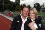 Amsterdam 11 september 2018
Het volledige team van hardlopers voor Only Friends bestaat uit tien personen: zanger Robert Leroy, chef-kok Ramon Beuk, ex-voetbalster Anouk Hoogendijk, eSporter Koen Weijland, Carlos Platier (judoka en winnaar Expeditie Robinson 2017), JoÃ«lle Witschge (deelneemster Expeditie Robinson), huisarts/schrijver/vlogger Rutger Verhoeff, social media influencer Jamie de Boer, Maup van den Berg en Stefan Valk. Ze gaan de marathon van New York lopen.