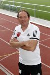 Amsterdam 11 september 2018
Het volledige team van hardlopers voor Only Friends bestaat uit tien personen: zanger Robert Leroy, chef-kok Ramon Beuk, ex-voetbalster Anouk Hoogendijk, eSporter Koen Weijland, Carlos Platier (judoka en winnaar Expeditie Robinson 2017), JoÃ«lle Witschge (deelneemster Expeditie Robinson), huisarts/schrijver/vlogger Rutger Verhoeff, social media influencer Jamie de Boer, Maup van den Berg en Stefan Valk. Ze gaan de marathon van New York lopen.