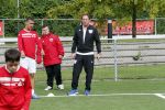 Amsterdam 11 september 2018
Het volledige team van hardlopers voor Only Friends bestaat uit tien personen: zanger Robert Leroy, chef-kok Ramon Beuk, ex-voetbalster Anouk Hoogendijk, eSporter Koen Weijland, Carlos Platier (judoka en winnaar Expeditie Robinson 2017), JoÃ«lle Witschge (deelneemster Expeditie Robinson), huisarts/schrijver/vlogger Rutger Verhoeff, social media influencer Jamie de Boer, Maup van den Berg en Stefan Valk. Ze gaan de marathon van New York lopen.