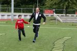 Amsterdam 11 september 2018
Het volledige team van hardlopers voor Only Friends bestaat uit tien personen: zanger Robert Leroy, chef-kok Ramon Beuk, ex-voetbalster Anouk Hoogendijk, eSporter Koen Weijland, Carlos Platier (judoka en winnaar Expeditie Robinson 2017), JoÃ«lle Witschge (deelneemster Expeditie Robinson), huisarts/schrijver/vlogger Rutger Verhoeff, social media influencer Jamie de Boer, Maup van den Berg en Stefan Valk. Ze gaan de marathon van New York lopen.