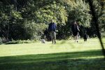 Amsterdam 13 september 2018
Robert ten Brink en zijn vrouw Roos laten hun twee honden uit in het amsterdamse bos.