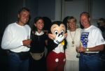 1992 Varlberg Zweden EK 1992
Ronald Koeman en Rob Witschge en de dames Bartina Koeman en..