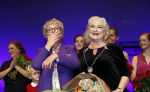 Amsterdam 30 september 2018
1 jaar Annie MG Schmidt in het delamar theater. Simone Kleinsma krijgt koninklijke onderscheiding. . Met Joan de Zwart Bloch ( burgemeester Blaricum)