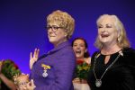 Amsterdam 30 september 2018
1 jaar Annie MG Schmidt in het delamar theater. Simone Kleinsma krijgt koninklijke onderscheiding. . Met Joan de Zwart Bloch ( burgemeester Blaricum)