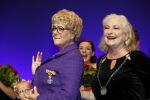 Amsterdam 30 september 2018
1 jaar Annie MG Schmidt in het delamar theater. Simone Kleinsma krijgt koninklijke onderscheiding. . Met Joan de Zwart Bloch ( burgemeester Blaricum)