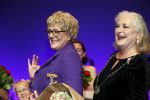Amsterdam 30 september 2018
1 jaar Annie MG Schmidt in het delamar theater. Simone Kleinsma krijgt koninklijke onderscheiding. . Met Joan de Zwart Bloch ( burgemeester Blaricum)