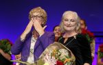 Amsterdam 30 september 2018
1 jaar Annie MG Schmidt in het delamar theater. Simone Kleinsma krijgt koninklijke onderscheiding. . Met Joan de Zwart Bloch ( burgemeester Blaricum)