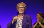 Amsterdam 30 september 2018
1 jaar Annie MG Schmidt in het delamar theater. Simone Kleinsma krijgt koninklijke onderscheiding.