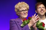 Amsterdam 30 september 2018
1 jaar Annie MG Schmidt in het delamar theater. Simone Kleinsma krijgt koninklijke onderscheiding.