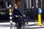 Amsterdam 15 september 2018
Susan Visser bij haar huis en op de fiets.