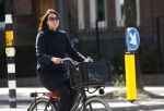 Amsterdam 15 september 2018
Susan Visser bij haar huis en op de fiets.