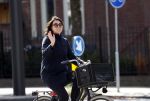 Amsterdam 15 september 2018
Susan Visser bij haar huis en op de fiets.