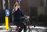 Amsterdam 15 september 2018
Susan Visser bij haar huis en op de fiets.
