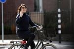 Amsterdam 15 september 2018
Susan Visser bij haar huis en op de fiets.