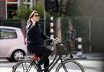 Amsterdam 15 september 2018
Susan Visser bij haar huis en op de fiets.