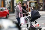 Amsterdam 25 september 2018
Suze mens met haar moeder Suze achter de kinderwagen