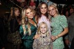 Amsterdam 21 september 2018
Sylvie Meis bij de premiere Elvyâ€™s wereld in Pathe Arena . Haar broer en zwager waren ook aanwezig.Sylvie met  Jill Schirnhofer Klaartje Roose en Bo Smulders