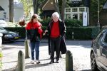 Laren 26 september 2018
Willibrorf Frequin en zijn vriendin voor het eerst weer buiten na zijn ziekenhuisopname.