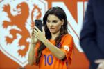 Amsterdam 6 mei 2018
Nederland-Peru 2-1 . Afscheidswedstrijd Wesley Sneijder . Zijn vrouw Yolanthe Sneijder Cabau en zoons Jessey en Xess Xava zijn natuurlijk aanwezig.