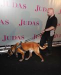 Amsterdam20 september 2018
Premiere Judas in de meervaart. beveiliger met hond