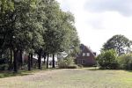 Vries 2 september 2019
Annemiek Koekkoek een van de deelneemsters van Boer zoekt vrouw seizoen 2019/2020. Bij haar huis/boerderij gefotografeerd.