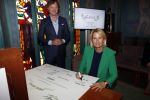 Amsterdam 10 september 2019
Presentatie celebaabs in hotel the Grand met oa Anouk Smulders Frits Sissing Dennis v d Geest Dennis Weening Dominique v Hulst ( zangeres Do) en  Irene moors . Celebabs is een idee van Tim Ouborg en Jeroen v d Boom