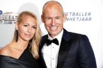 Hilversum 2 september 2019
Voetbalgala bij studio 21 .Arjen Robben met zijn vrouw Bernadien