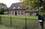 Arnemuiden 5 september 2019
Boer Bastiaan met zijn hond bij zijn boerderij/huis.