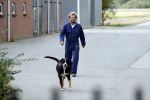 Arnemuiden 5 september 2019
Boer Bastiaan met zijn hond bij zijn boerderij/huis.