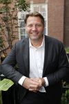 Amsterdam 10 september 2019
Presentatie celebaabs in hotel the Grand met oa Anouk Smulders Frits Sissing Dennis v d Geest Dennis Weening Dominique v Hulst ( zangeres Do) en  Irene moors . Celebabs is een idee van Tim Ouborg en Jeroen v d Boom