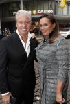 Amsterdam 11 augustus 2019
Premiere Downtown Abbey in pathe Tuschinski.
Dries Roelvink en zijn vrouw Honoria
