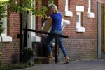 Den Haag 14 september 2019
Jack de Vries zijn nieuwe vriendin Emily Maas trekt bij hem in . Vandaag bracht ze haar spullen naar Jack zijn huis.