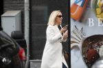 Ansterdam 24 september 2019
Eva Jinek bellend op de beethovenstraat