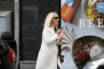 Ansterdam 24 september 2019
Eva Jinek bellend op de beethovenstraat