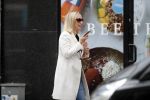 Ansterdam 24 september 2019
Eva Jinek bellend op de beethovenstraat