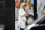 Ansterdam 24 september 2019
Eva Jinek bellend op de beethovenstraat