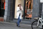 Ansterdam 24 september 2019
Eva Jinek bellend op de beethovenstraat