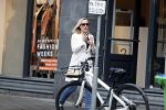 Ansterdam 24 september 2019
Eva Jinek bellend op de beethovenstraat