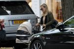 Amsterdam 12 september 2019
Gigi Ravelli met kindje en aupair op de cornelis schuytstraat.