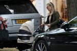 Amsterdam 12 september 2019
Gigi Ravelli met kindje en aupair op de cornelis schuytstraat.