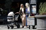 Amsterdam 12 september 2019
Gigi Ravelli met kindje en aupair op de cornelis schuytstraat.
