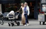 Amsterdam 12 september 2019
Gigi Ravelli met kindje en aupair op de cornelis schuytstraat.