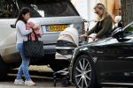 Amsterdam 12 september 2019
Gigi Ravelli met kindje en aupair op de cornelis schuytstraat.